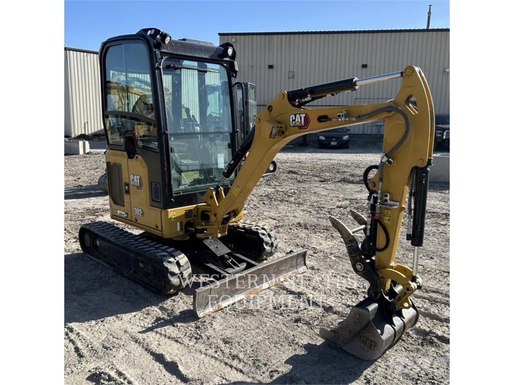 CAT 302 حفارات زحافة