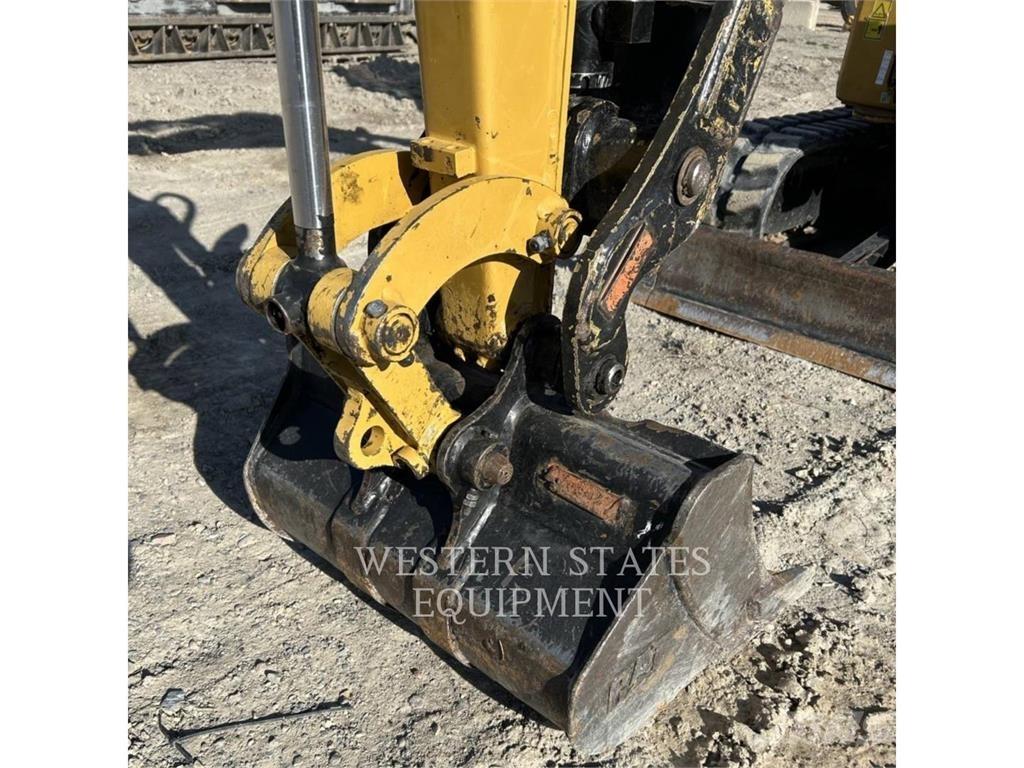 CAT 302 حفارات زحافة