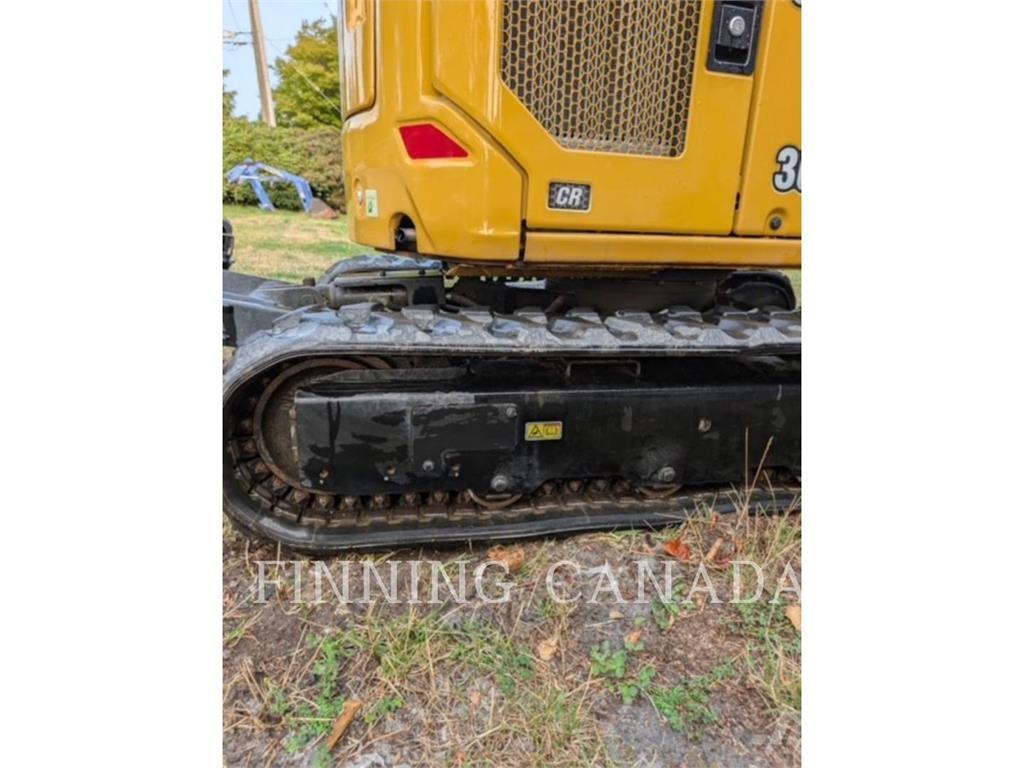 CAT 302 حفارات زحافة