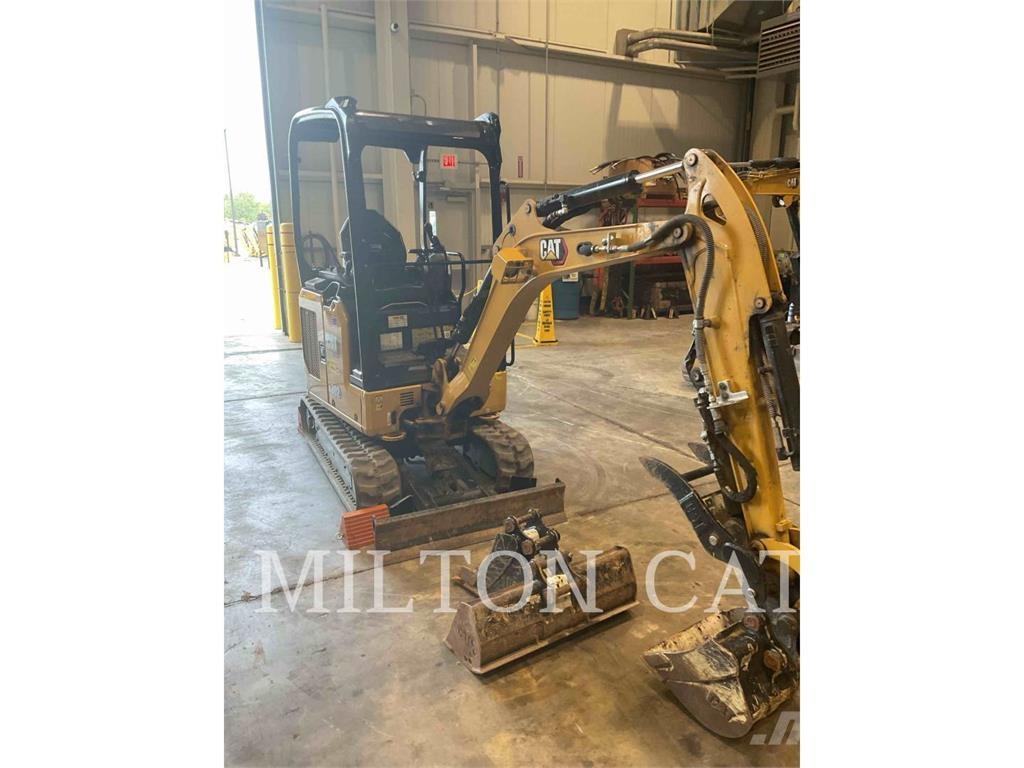 CAT 302 حفارات زحافة