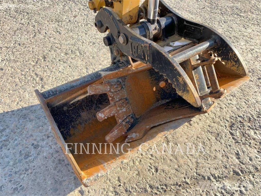 CAT 302-05 حفارات زحافة