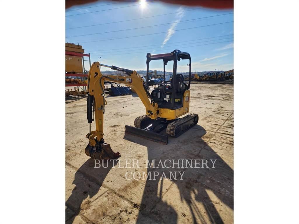 CAT 302-05A CR حفارات زحافة
