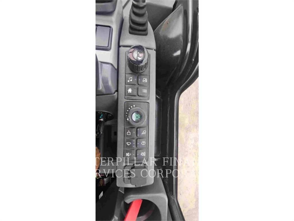 CAT 302 05A CR حفارات زحافة
