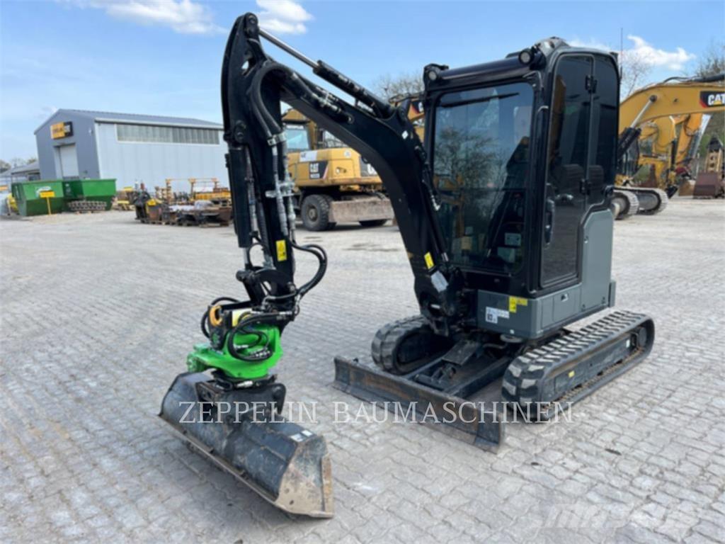 CAT 302-05A CR حفارات زحافة