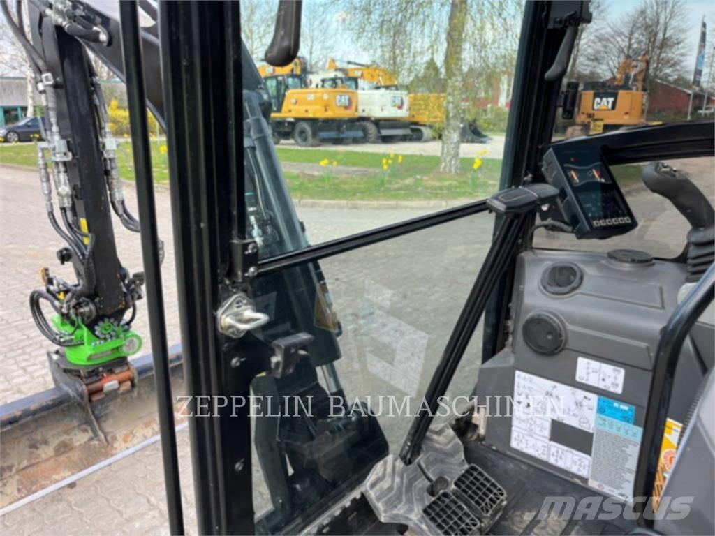 CAT 302-05A CR حفارات زحافة