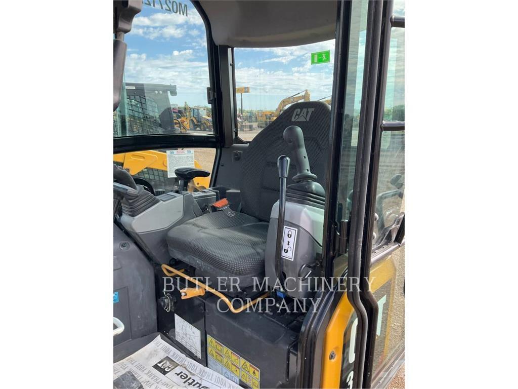 CAT 302-05A CR حفارات زحافة