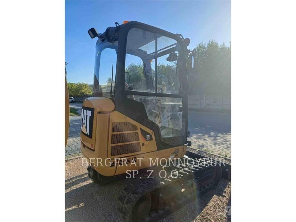 CAT 302.4D حفارات زحافة