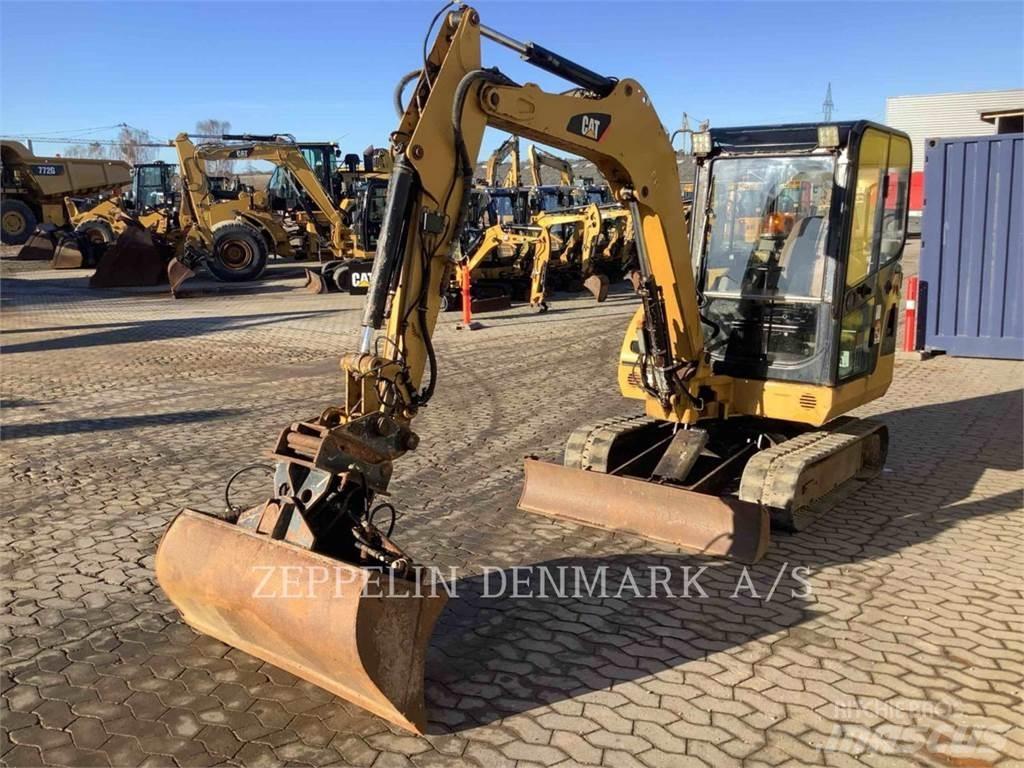 CAT 302.5C حفارات زحافة