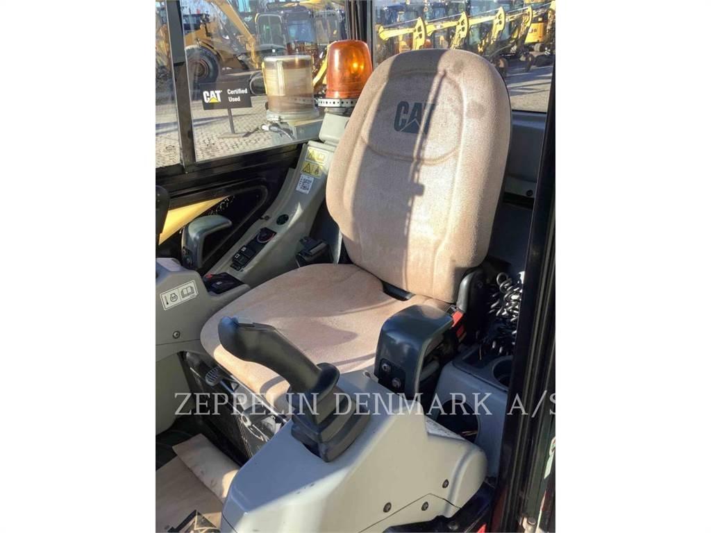 CAT 302.5C حفارات زحافة