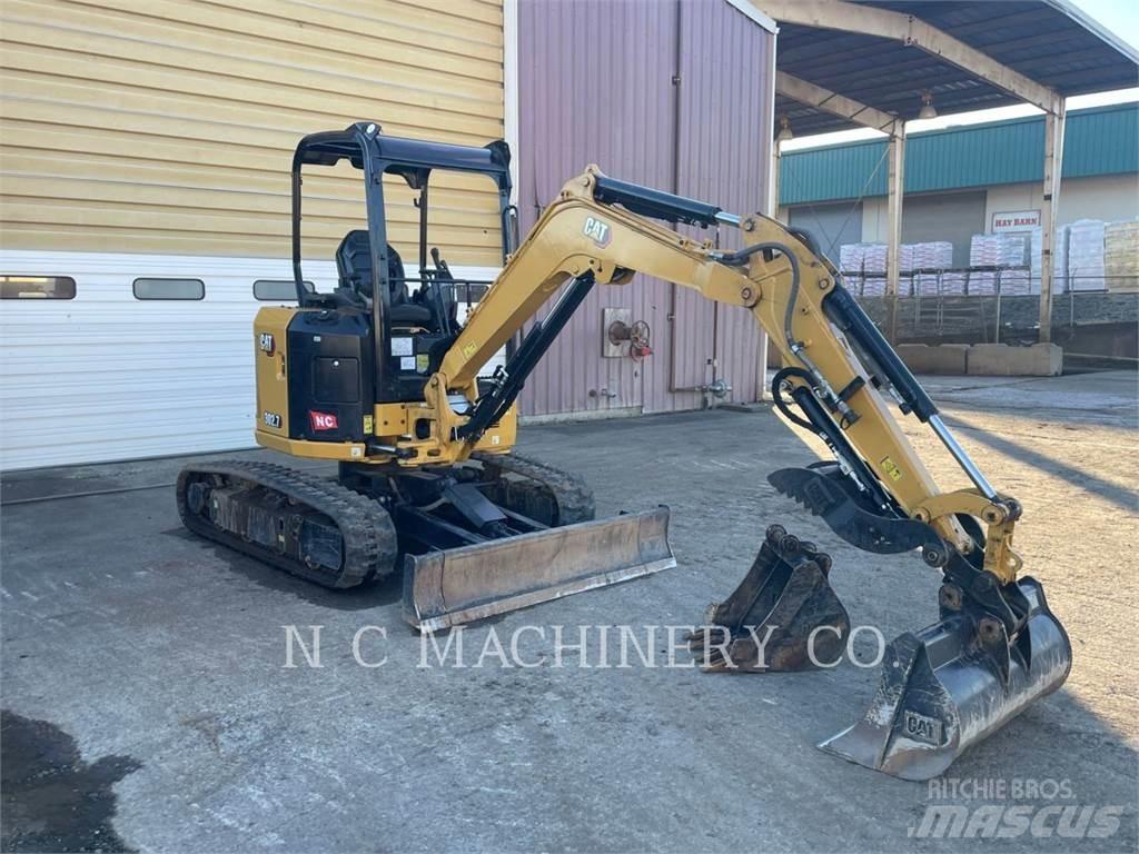 CAT 302.7 حفارات زحافة