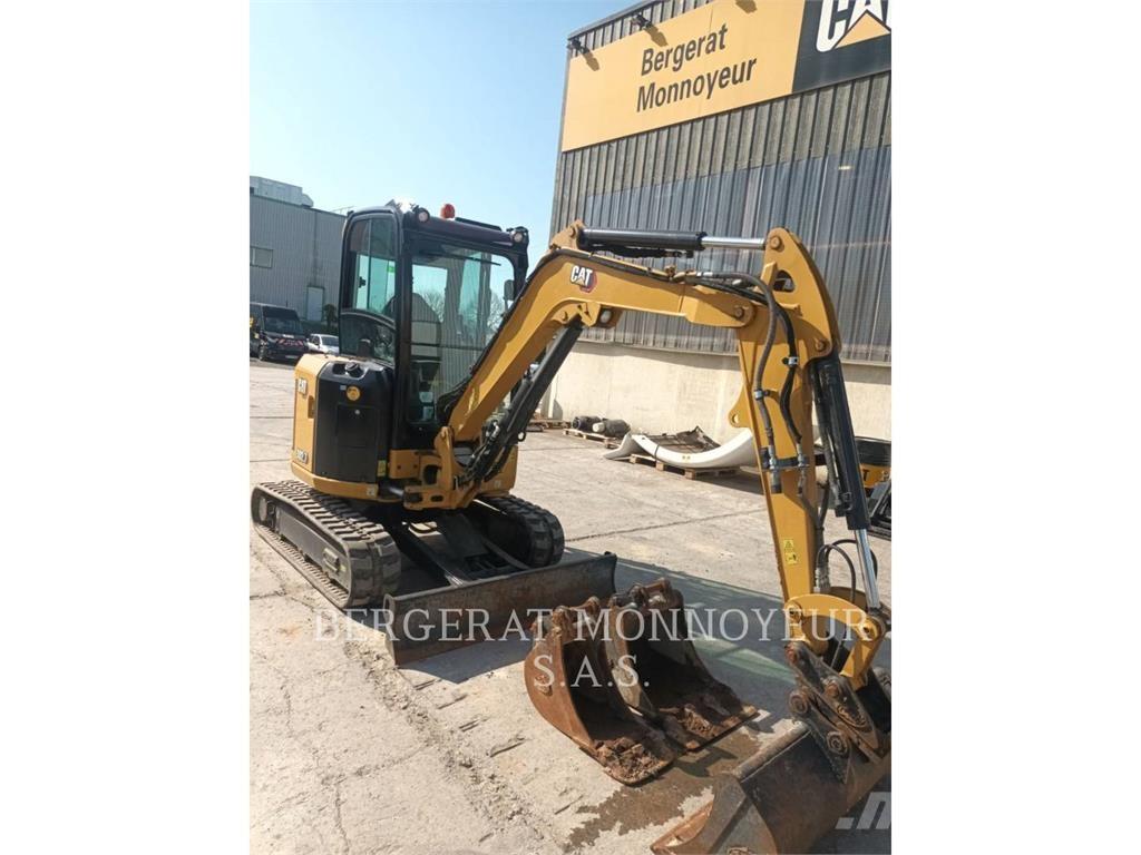CAT 302.7 حفارات زحافة
