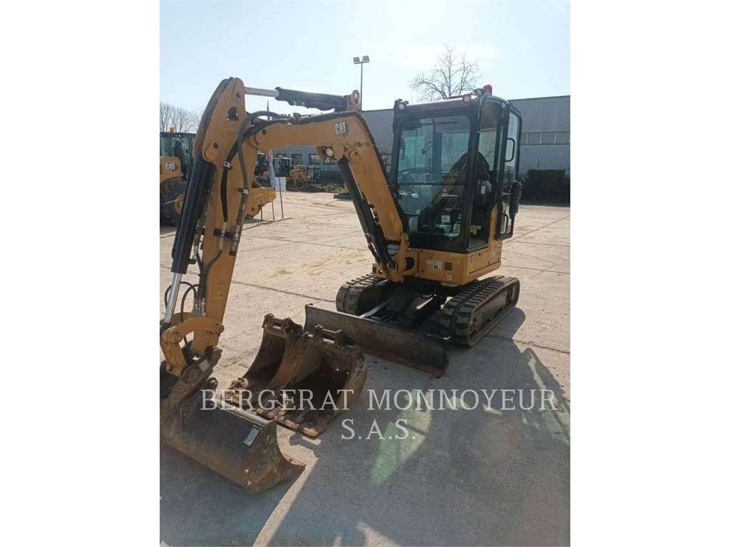 CAT 302.7 حفارات زحافة