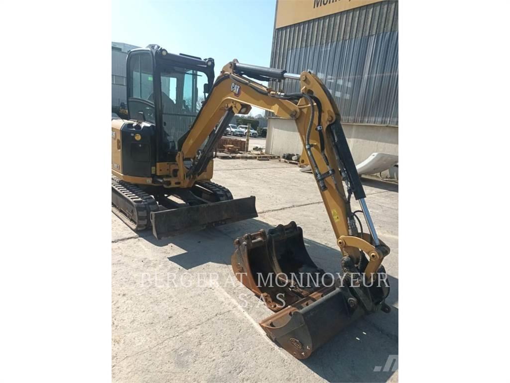 CAT 302.7 حفارات زحافة