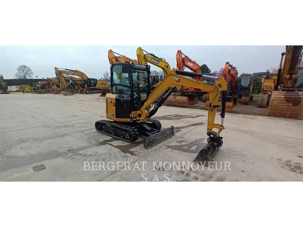 CAT 302.7 حفارات زحافة