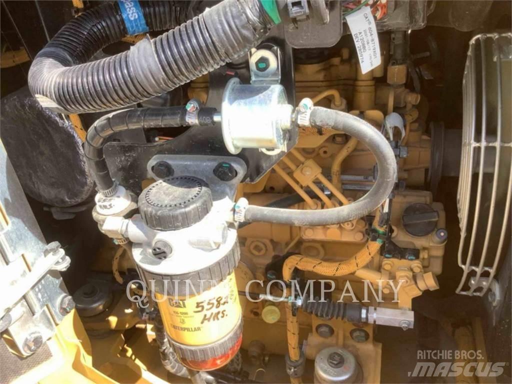 CAT 302.7 حفارات زحافة