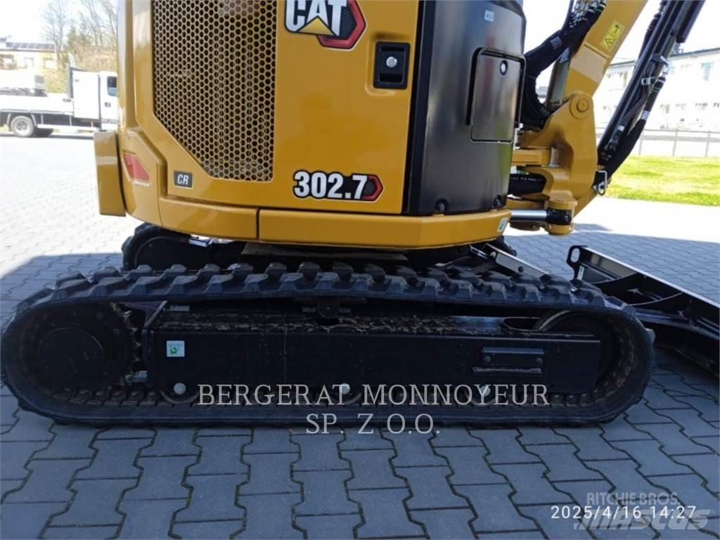 CAT 302.7 حفارات زحافة