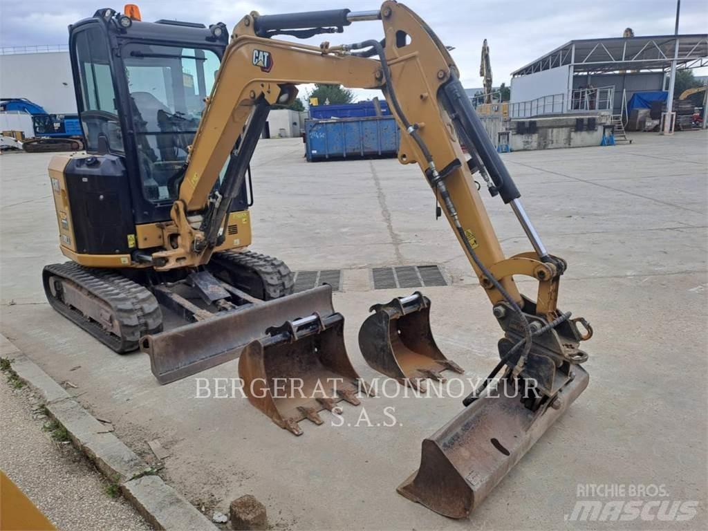 CAT 302.7 حفارات زحافة