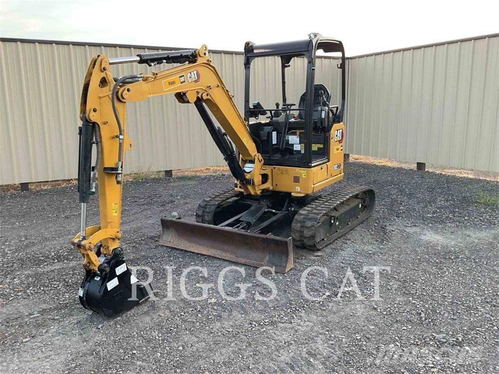 CAT 302.7 حفارات زحافة