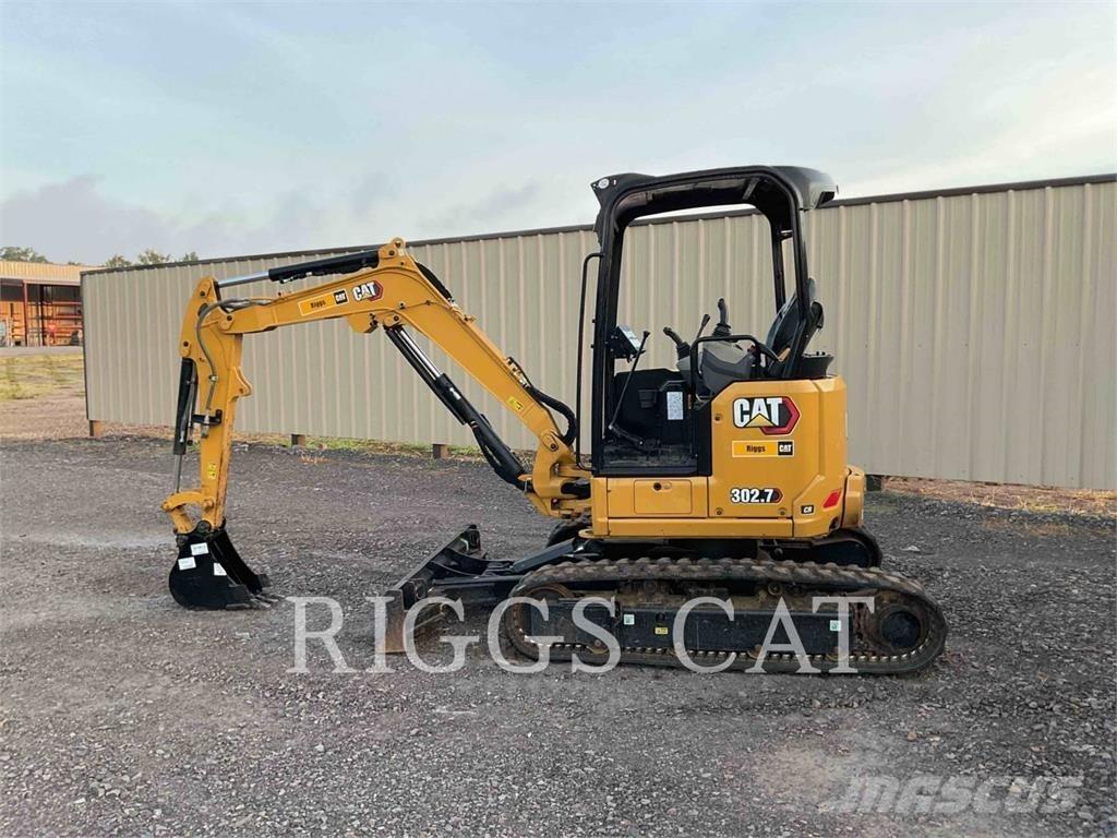 CAT 302.7 حفارات زحافة