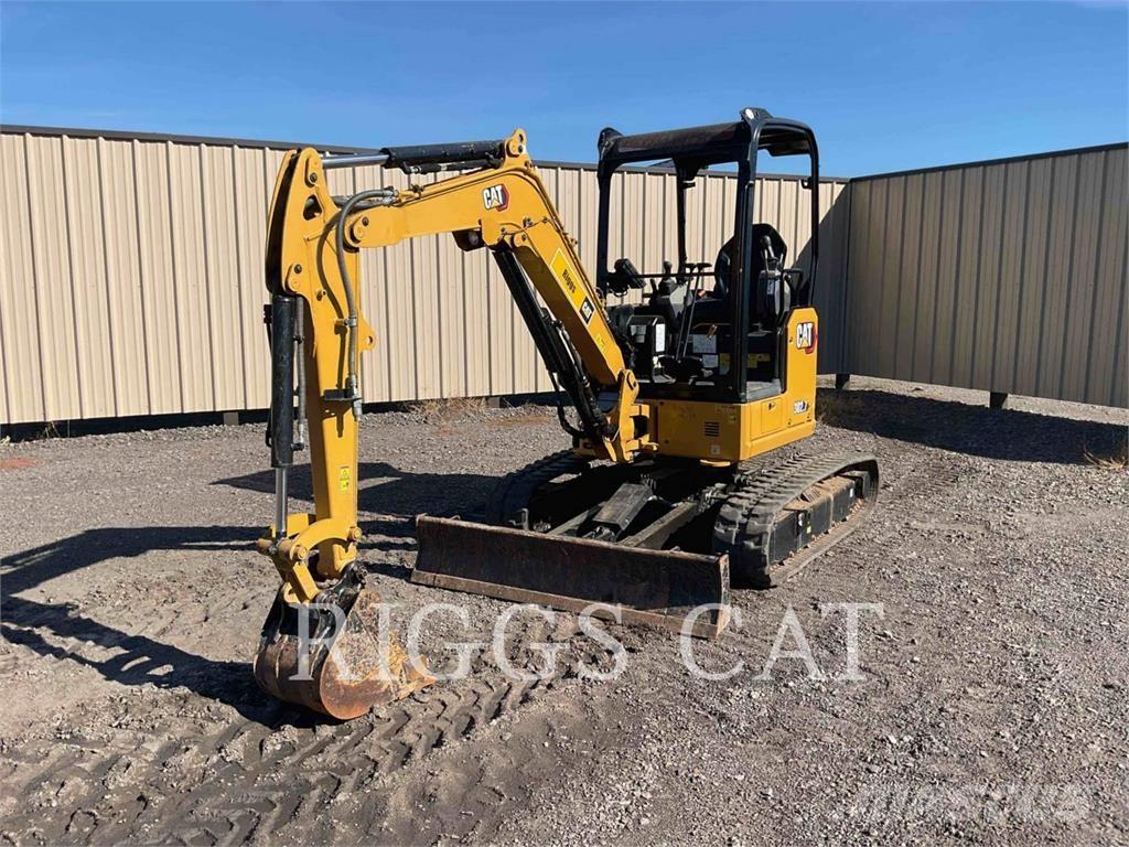 CAT 302.7 حفارات زحافة