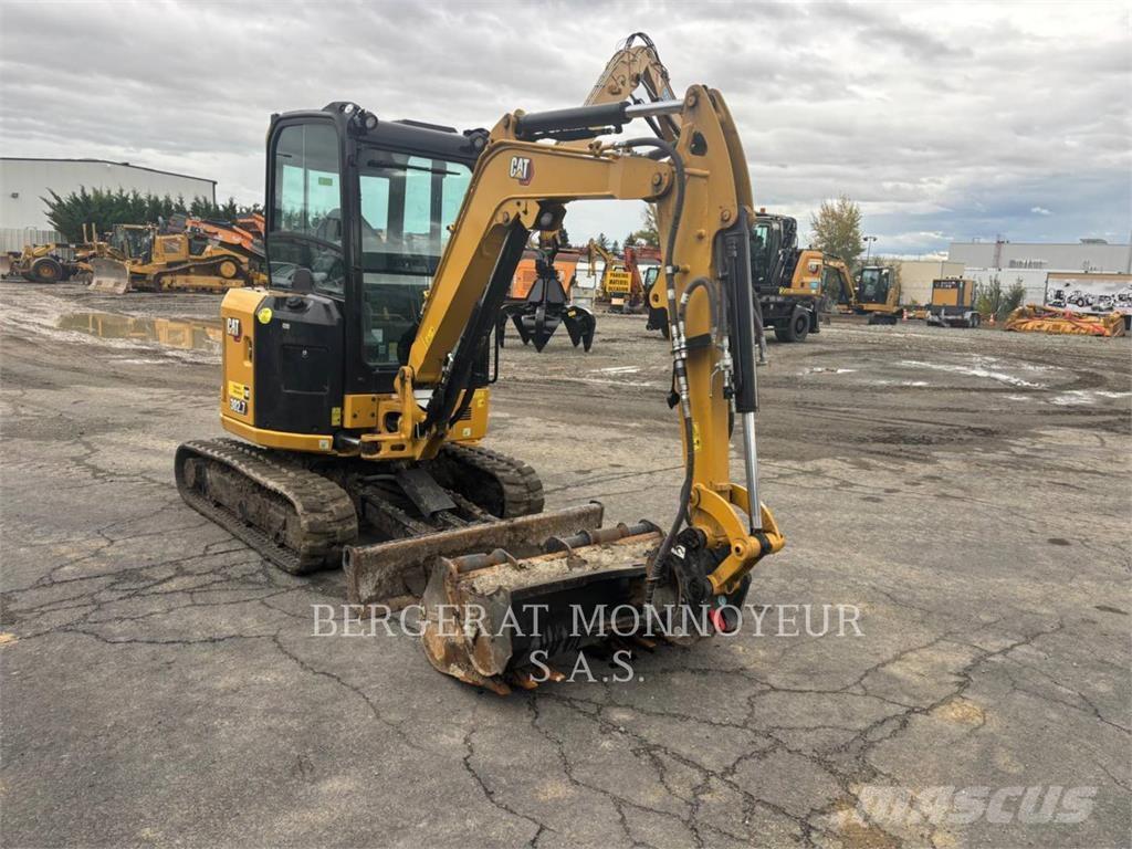 CAT 302.7 حفارات زحافة