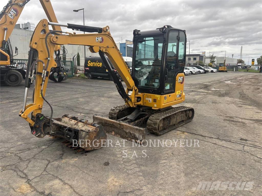 CAT 302.7 حفارات زحافة