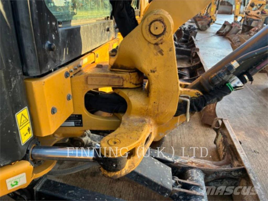 CAT 302.7 حفارات زحافة