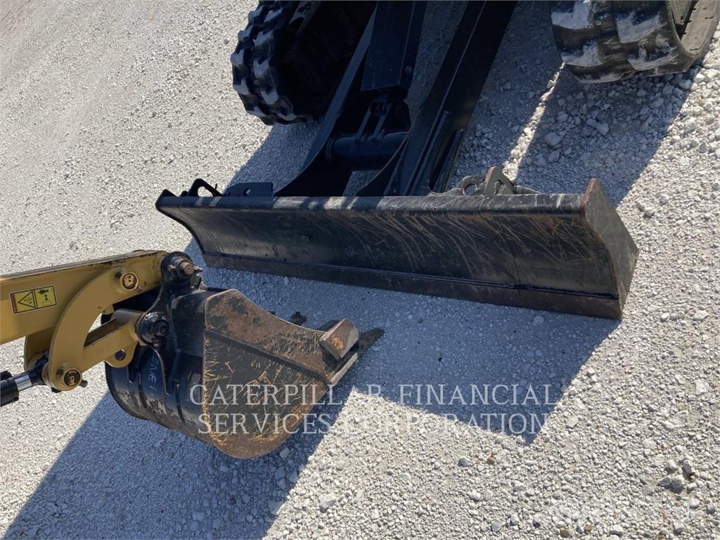 CAT 302.7-07CR حفارات زحافة