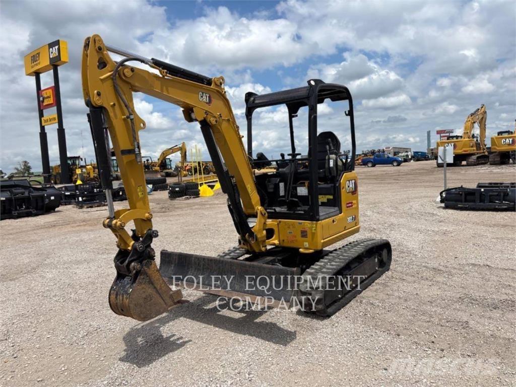 CAT 302.7-07LO حفارات زحافة