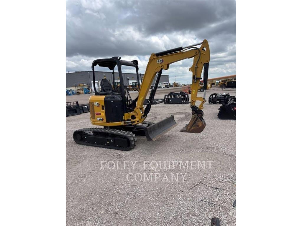 CAT 302.7-07LO حفارات زحافة