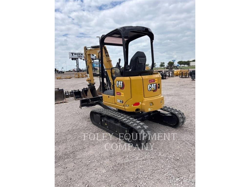 CAT 302.7-07LO حفارات زحافة