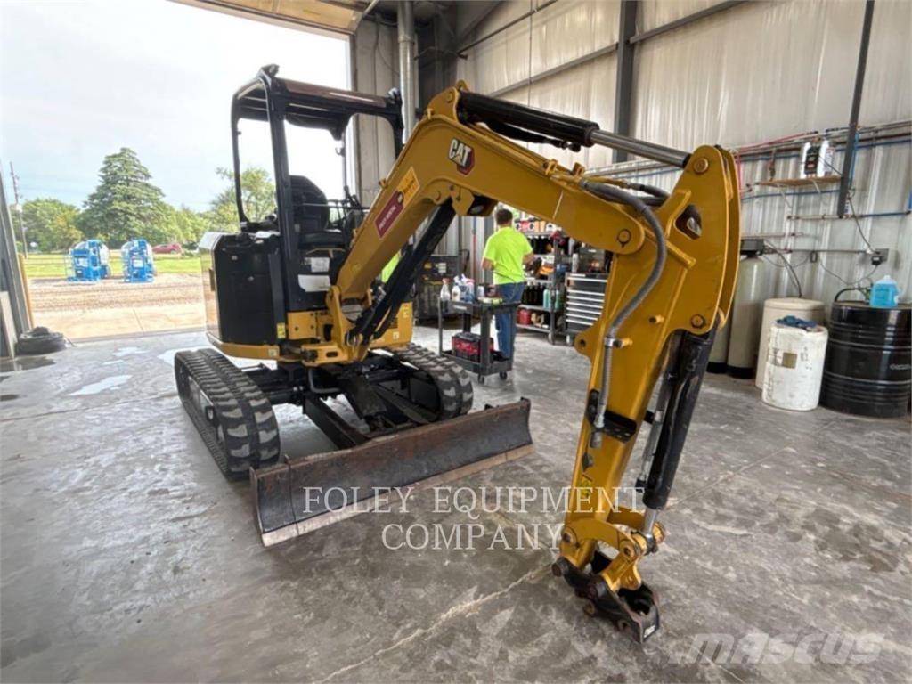 CAT 302.7-07LO حفارات زحافة