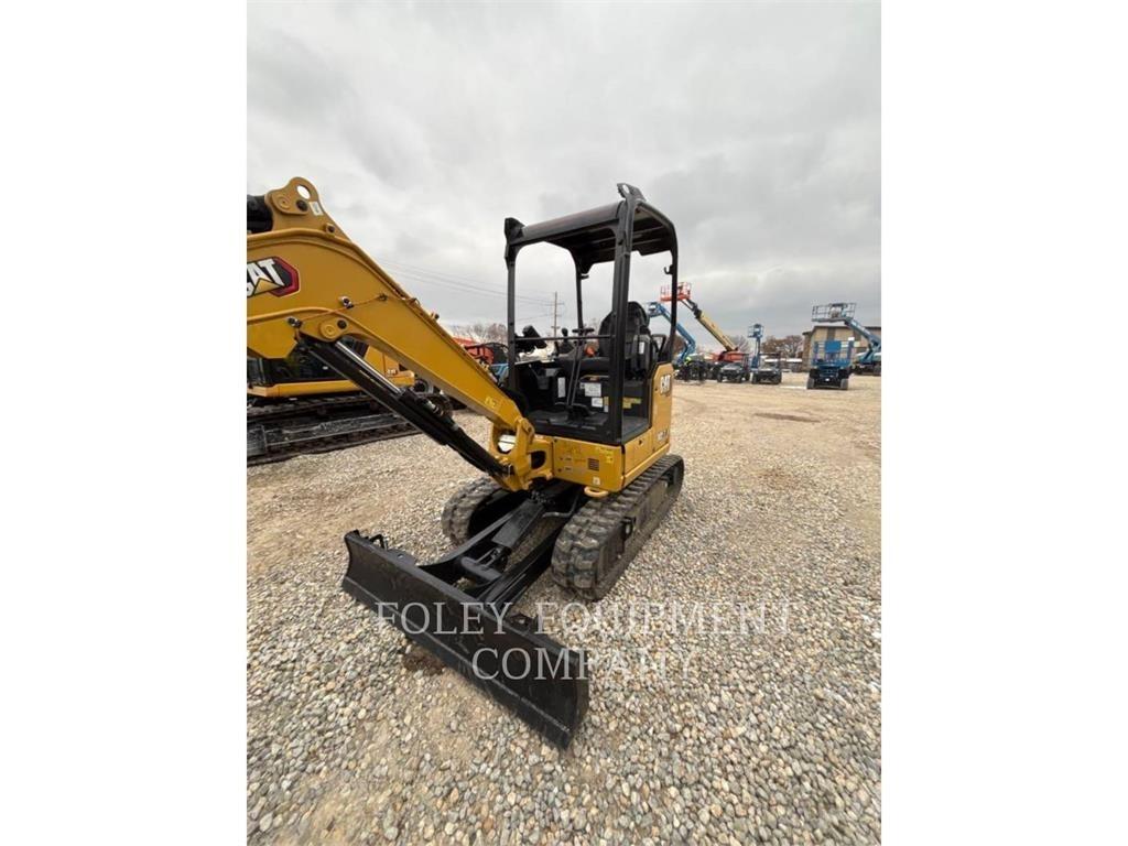 CAT 302.7-07LO حفارات زحافة
