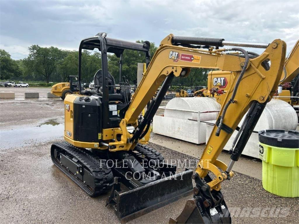 CAT 302.7-07LO حفارات زحافة