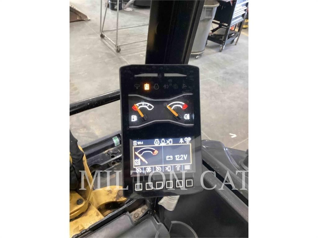 CAT 302.707CR حفارات زحافة