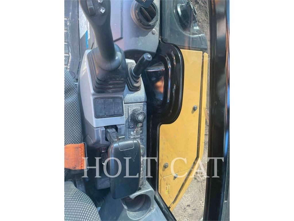 CAT 302.707CR حفارات زحافة