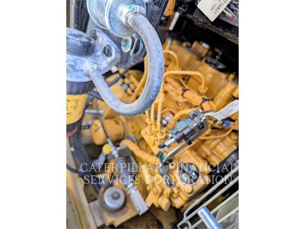 CAT 302.707CR حفارات زحافة