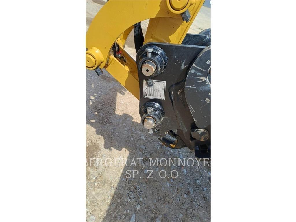 CAT 302.7CR حفارات زحافة