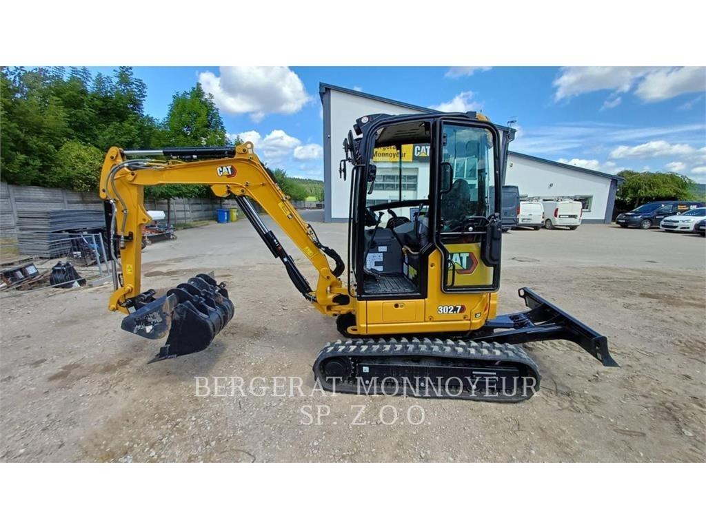 CAT 302.7CR حفارات زحافة