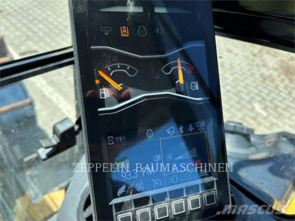 CAT 302.7CR-07 حفارات زحافة