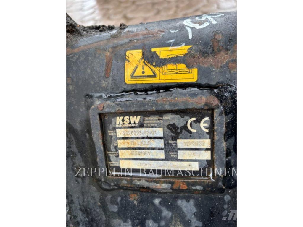 CAT 302.7D حفارات زحافة