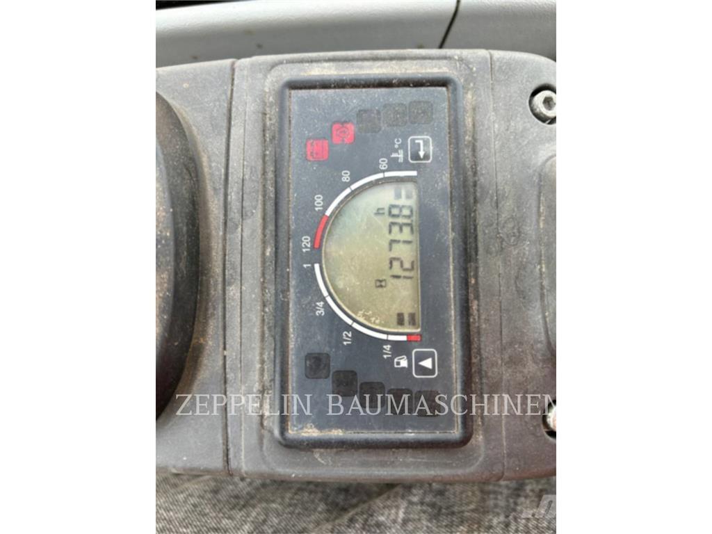 CAT 302.7D حفارات زحافة