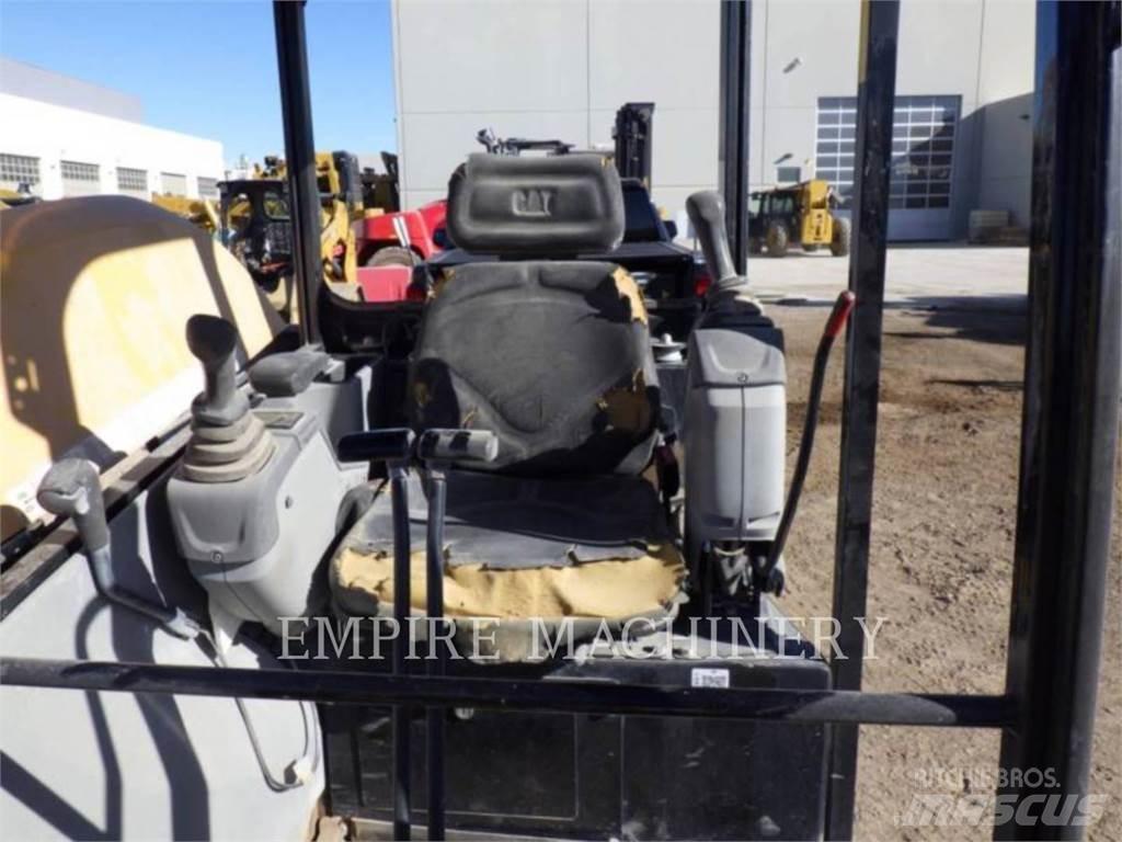 CAT 302.7D CR حفارات زحافة