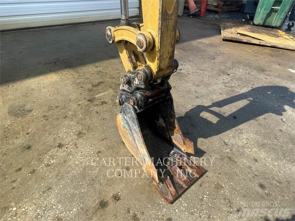 CAT 302.7D CY حفارات زحافة