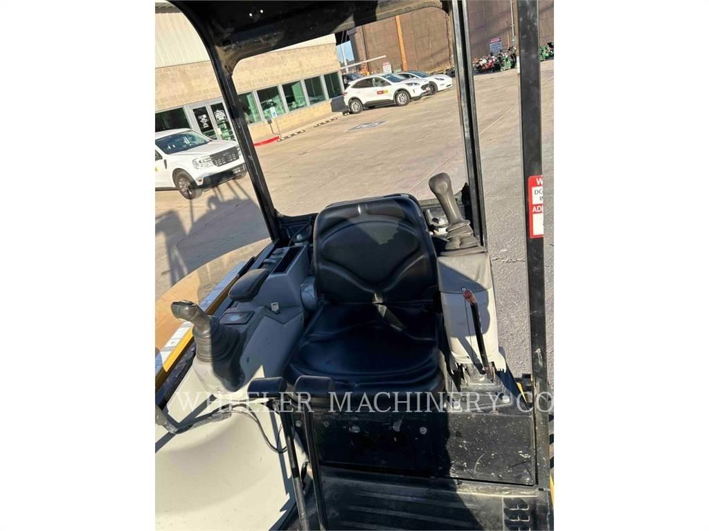 CAT 302.7DC1TH حفارات زحافة