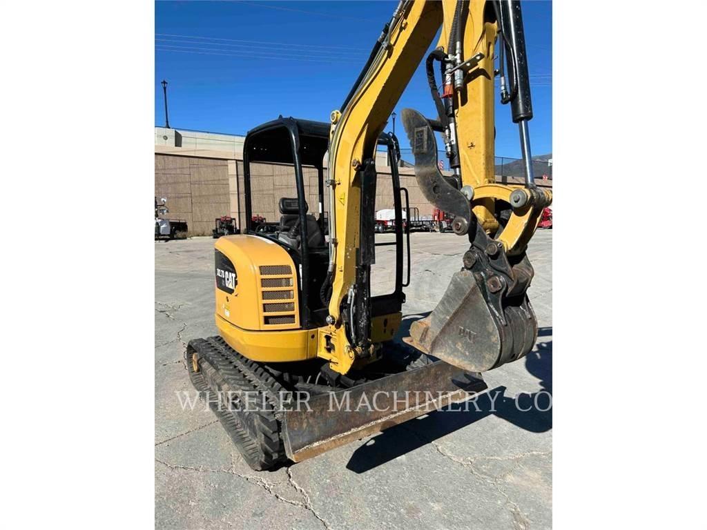 CAT 302.7DC1TH حفارات زحافة
