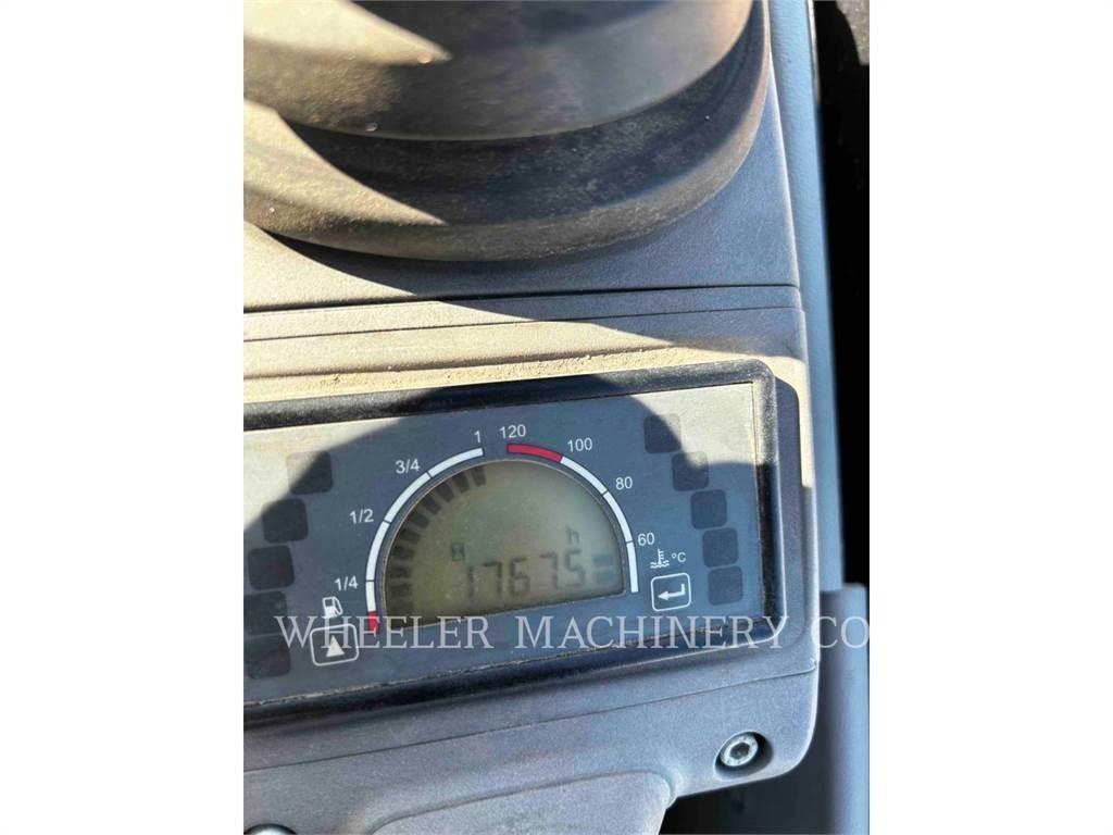 CAT 302.7DC1TH حفارات زحافة