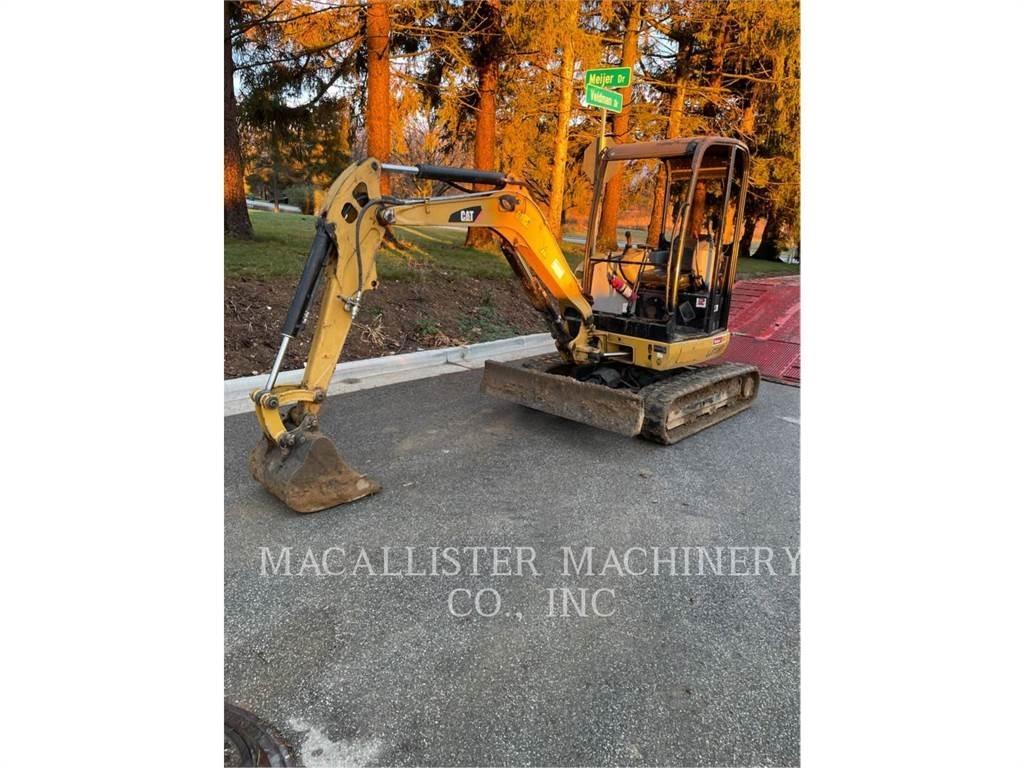 CAT 302.7DCR حفارات زحافة