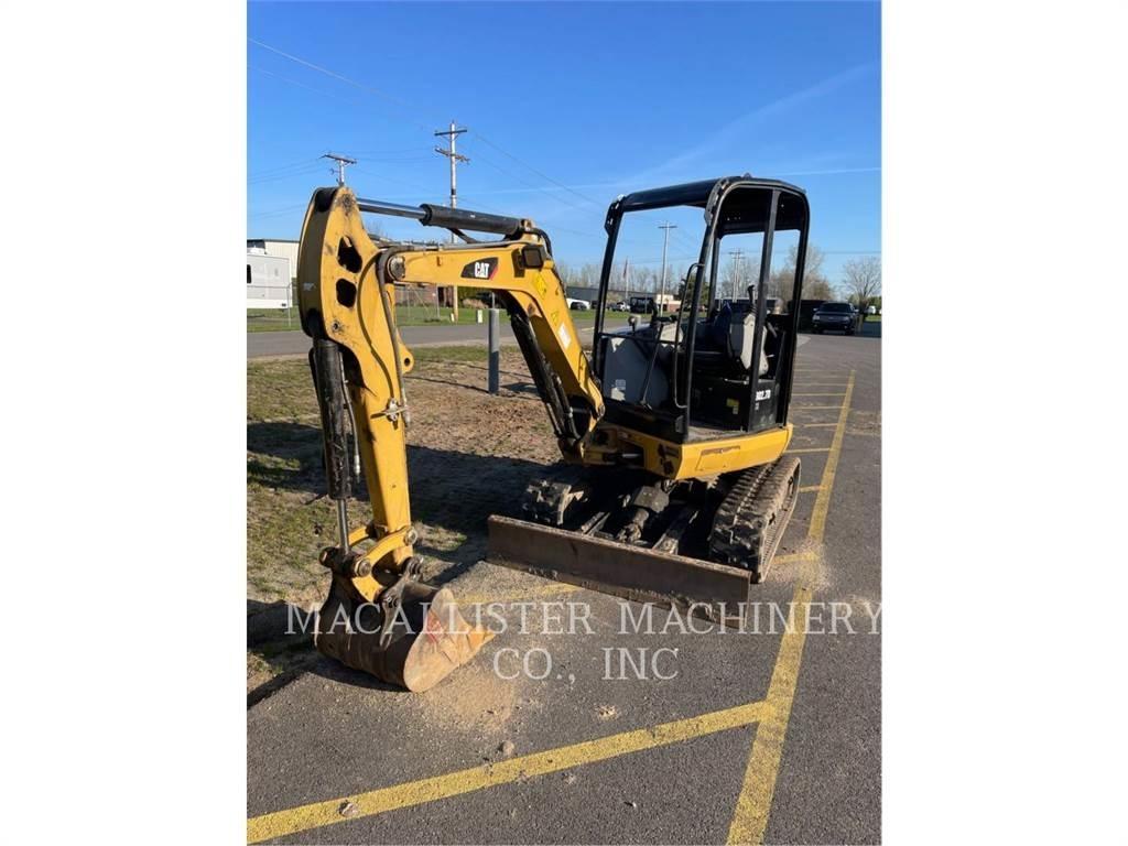 CAT 302.7DCR حفارات زحافة