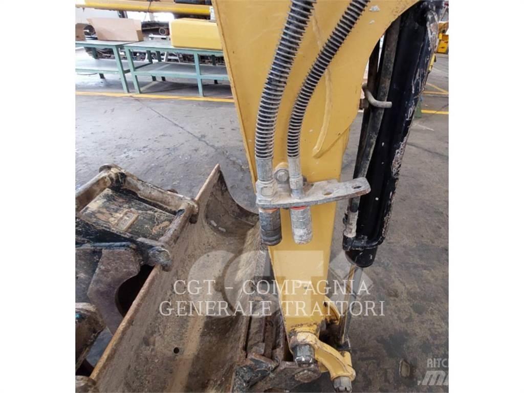 CAT 302.7DCR حفارات زحافة